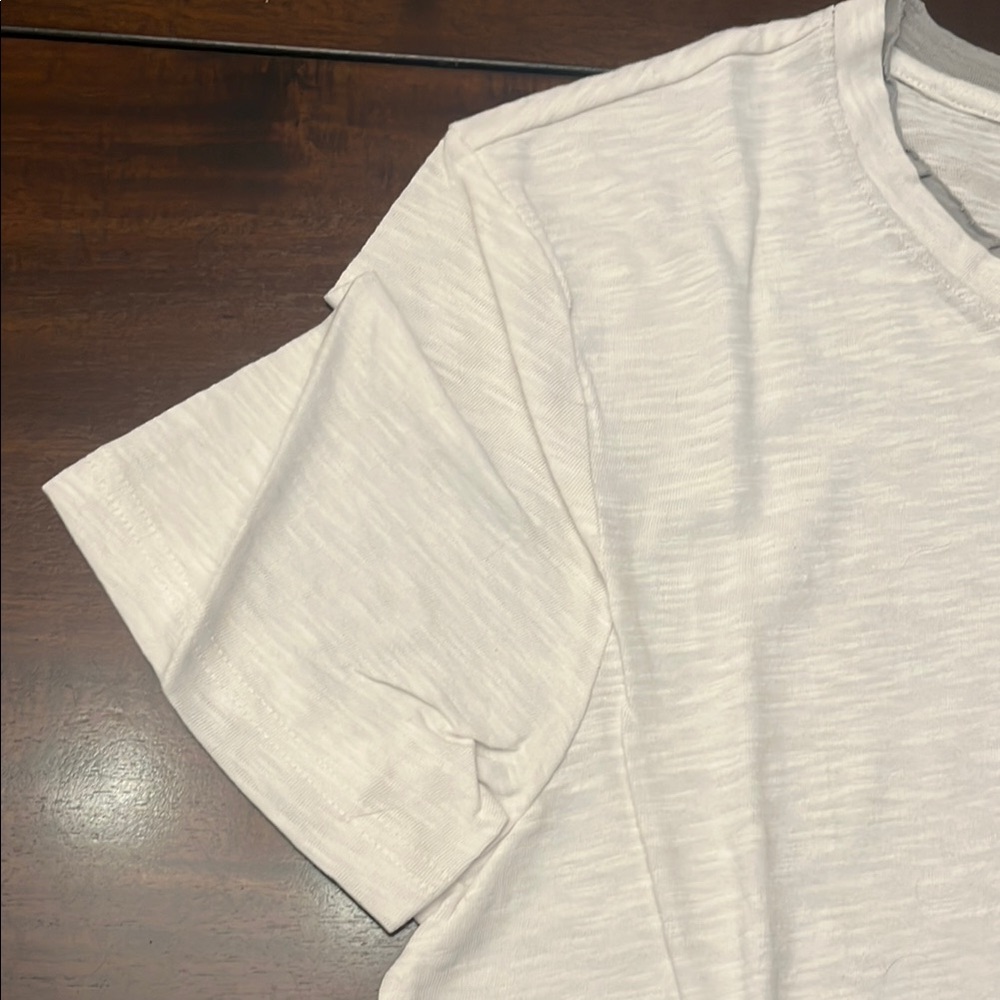 🏳️‍🌈 Guess White Short Sleeve Tee - Picture 4 of 7